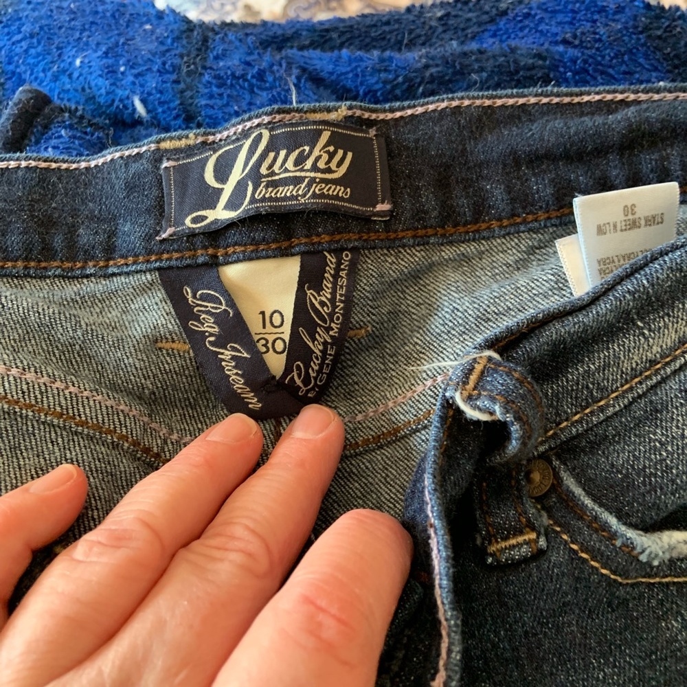 Lucky size 10 x 30 length.  Stretch